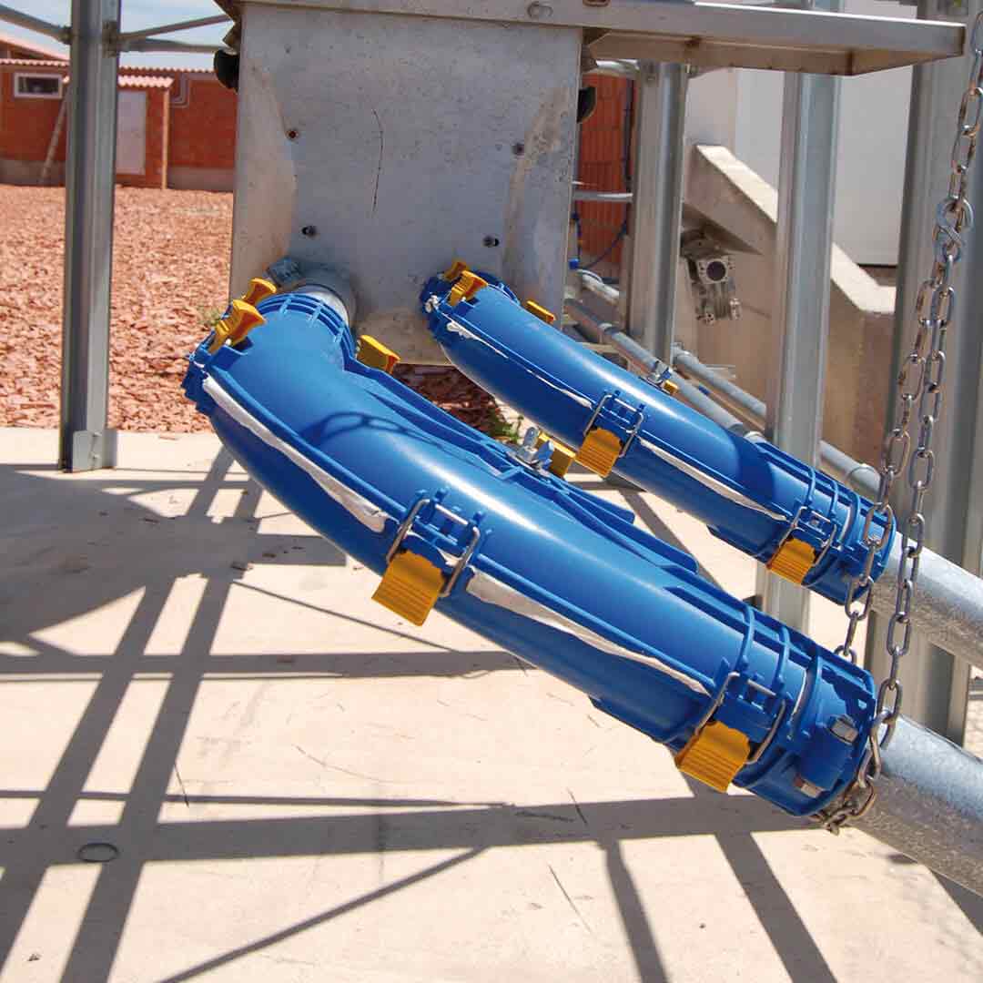 Chain feeding system